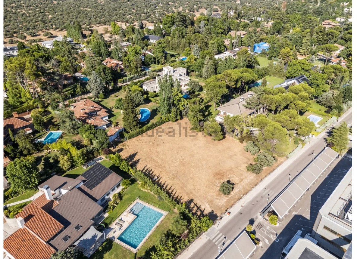 Calle Gobelas, 26 · Parcela urbana de 3.100 m² en La Florida · vivienda en venta · Yolanda González