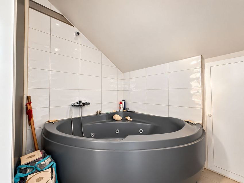 Ático dúplex de 220 m² con tres terrazas, piscina y garaje en el centro de Las Rozas - imagen 44