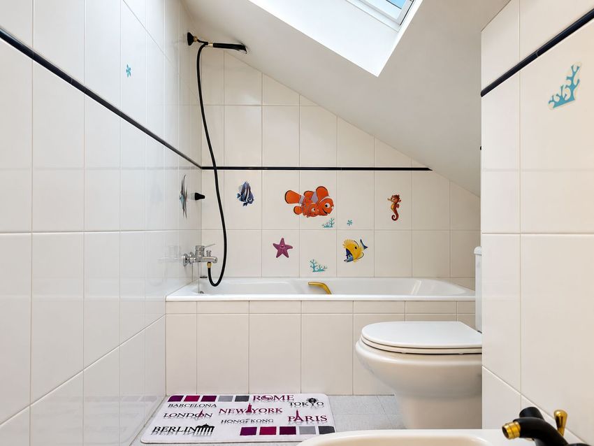Ático dúplex de 220 m² con tres terrazas, piscina y garaje en el centro de Las Rozas - imagen 50