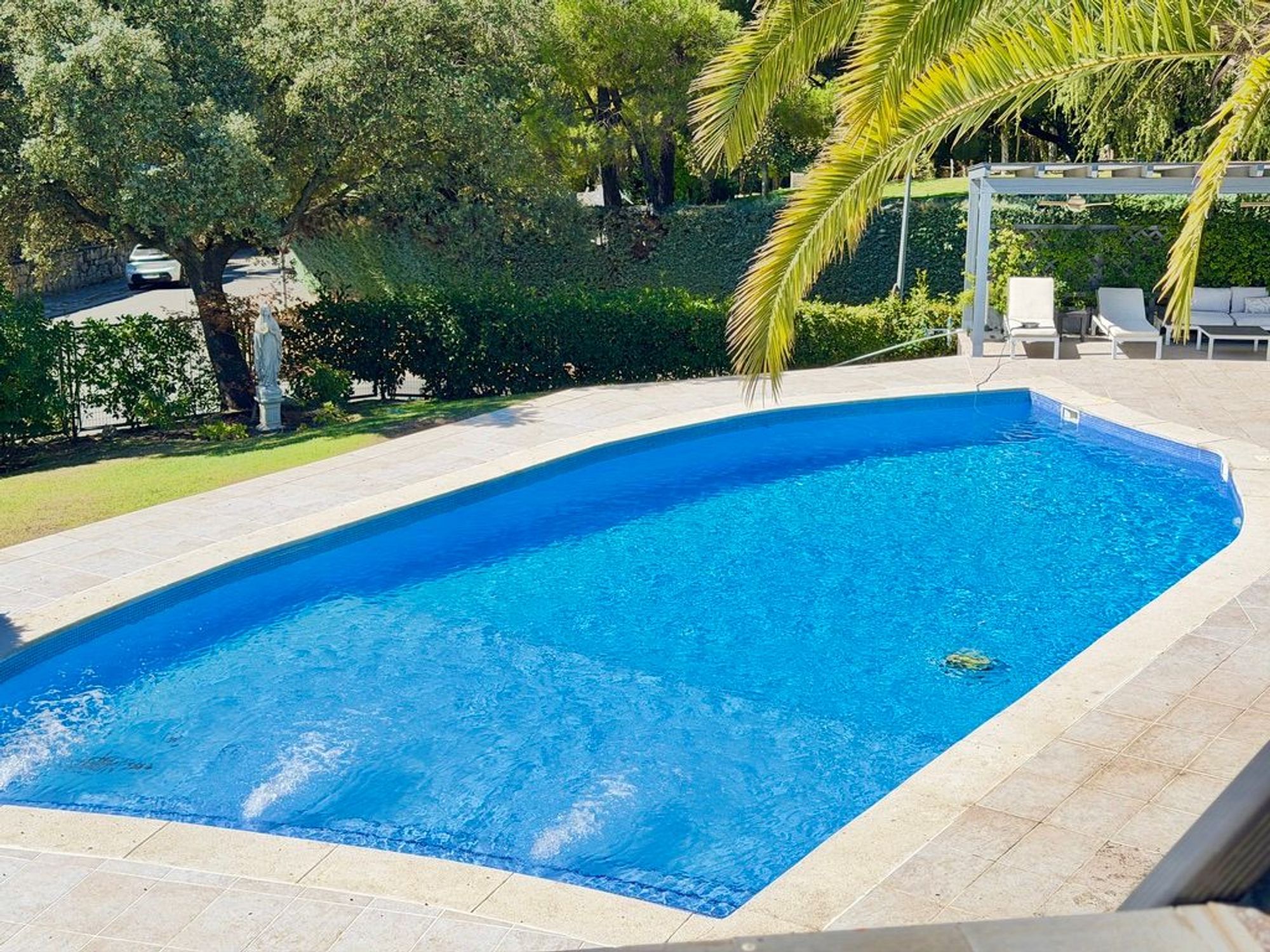 Chalet independiente de 989 m² con piscina en Club de Golf · Las Rozas - imagen 13