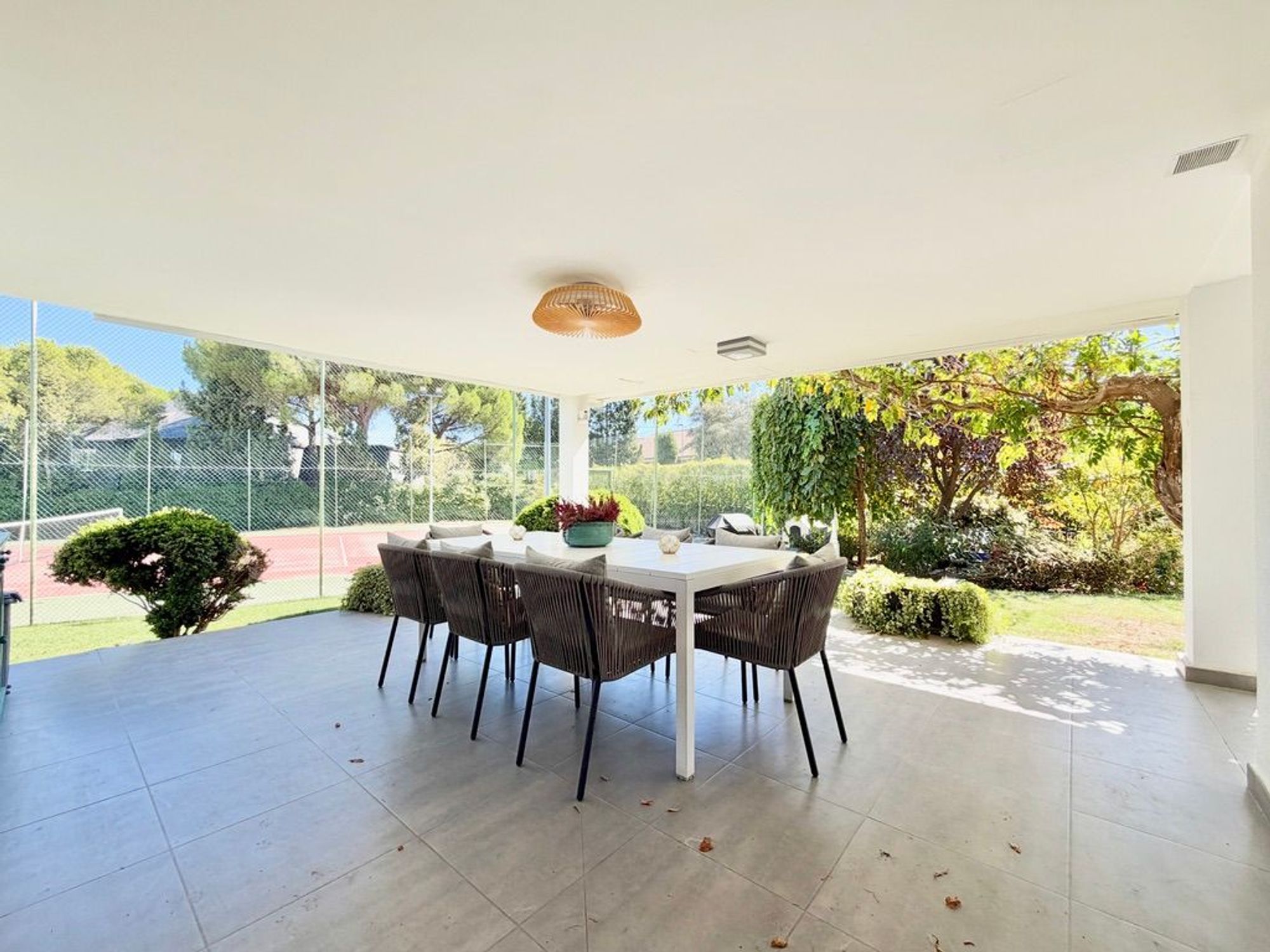 Chalet independiente de 989 m² con piscina en Club de Golf · Las Rozas - imagen 17