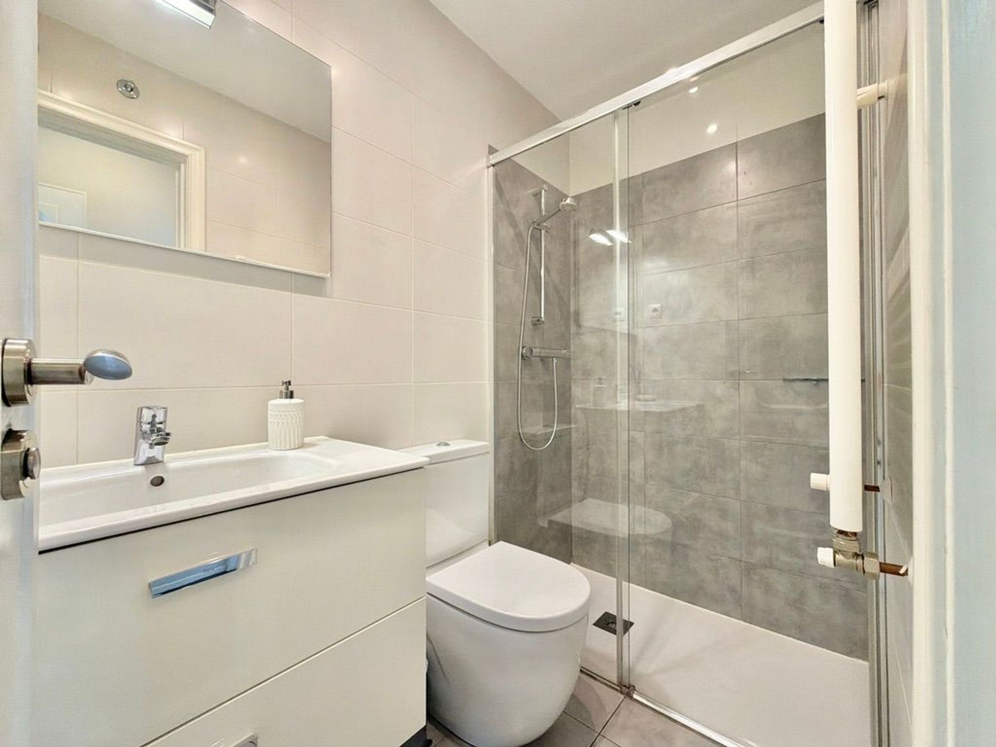 Chalet independiente de 989 m² con piscina en Club de Golf · Las Rozas - imagen 19