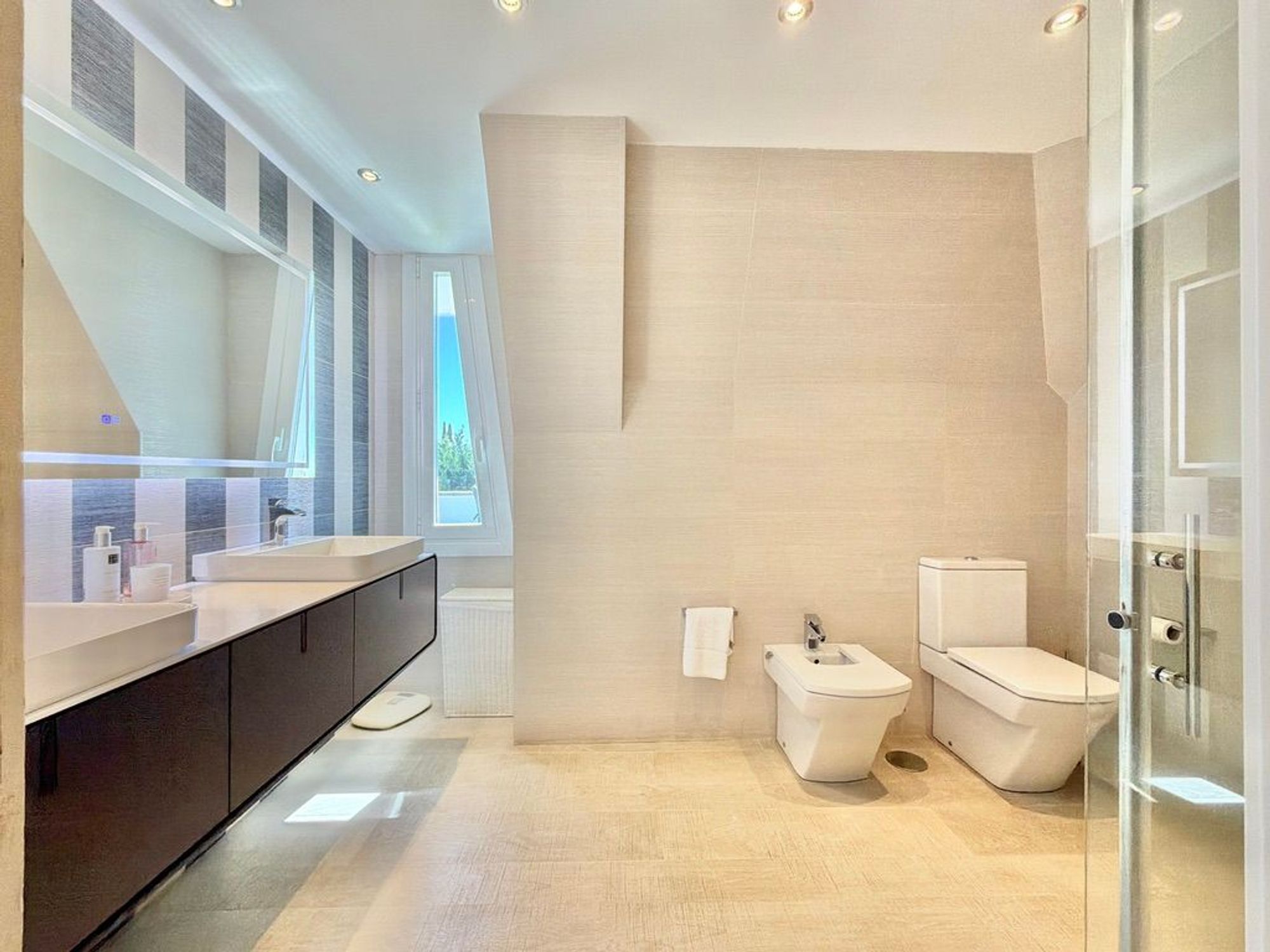 Chalet independiente de 989 m² con piscina en Club de Golf · Las Rozas - imagen 24