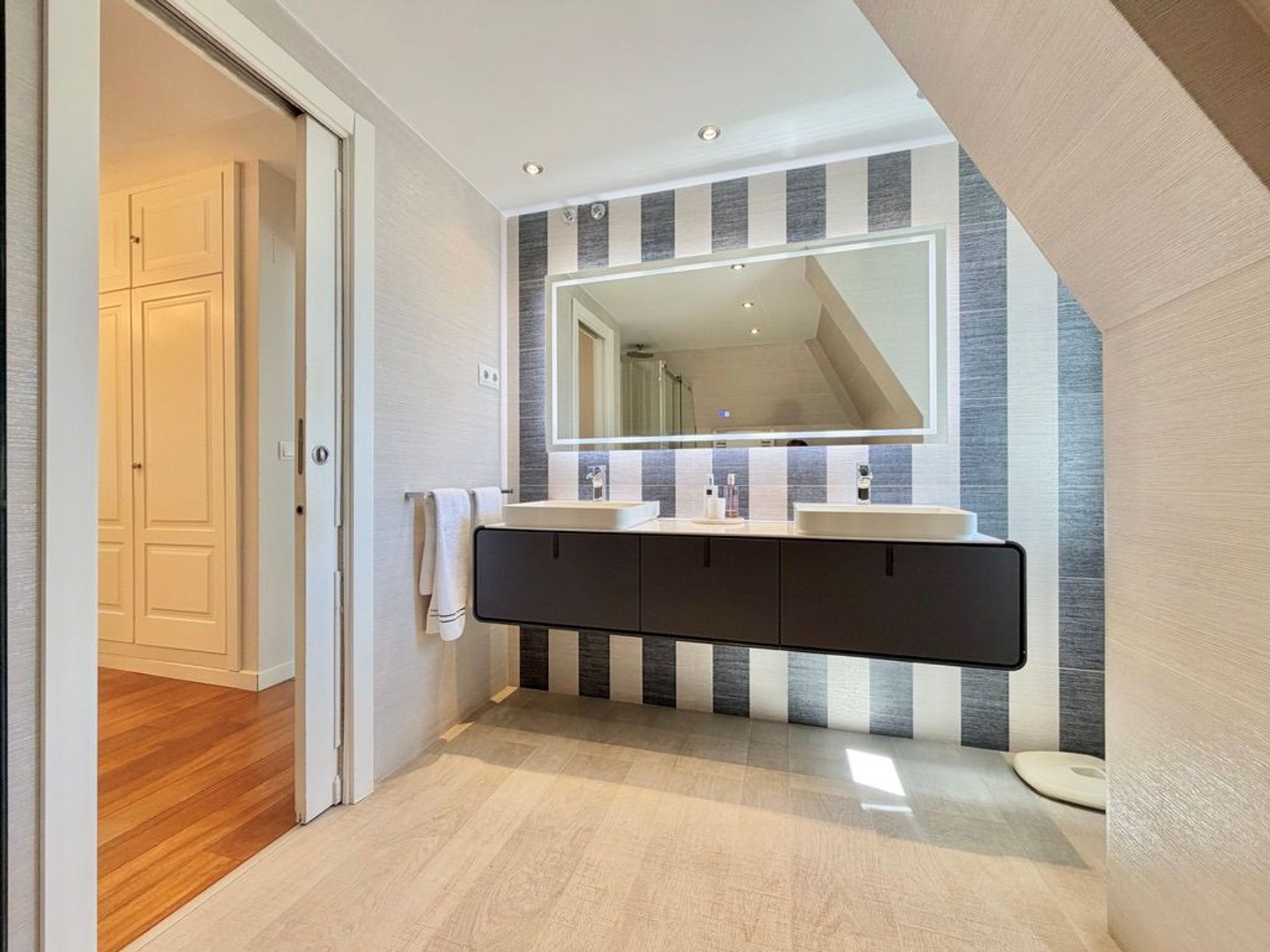 Chalet independiente de 989 m² con piscina en Club de Golf · Las Rozas - imagen 25