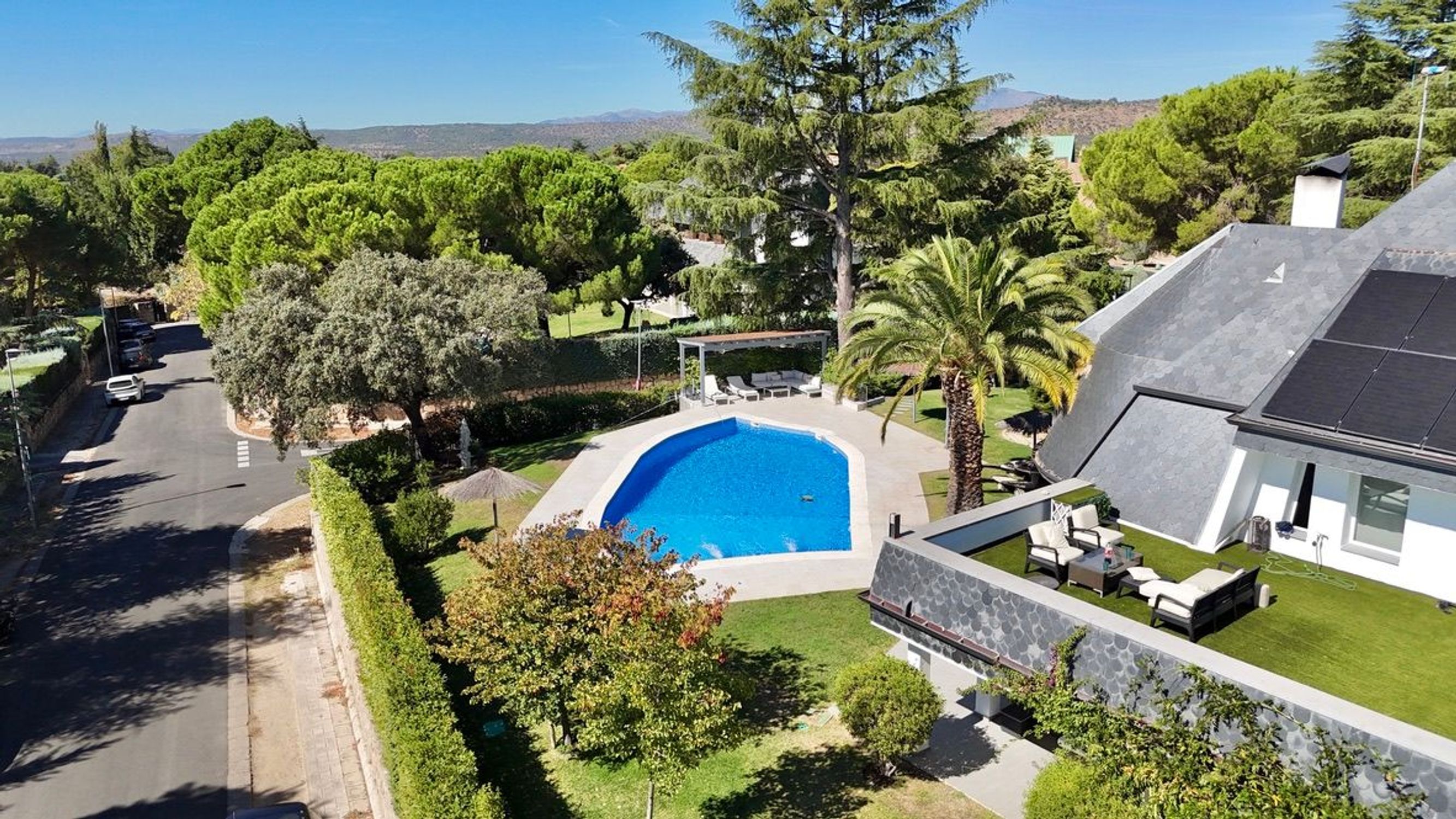 Chalet independiente de 989 m² con piscina en Club de Golf · Las Rozas - imagen 28