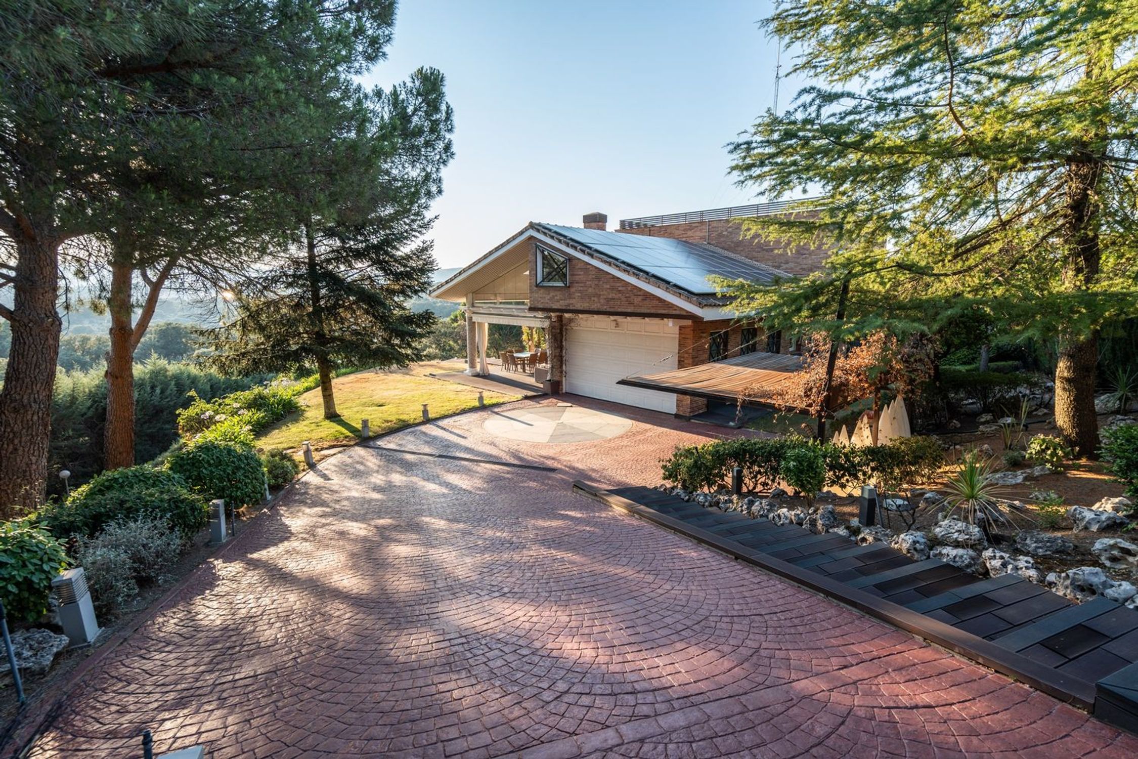 Chalet independiente de 711 m² con piscina en El Pinar-Punta Galea · Las Rozas - imagen 4