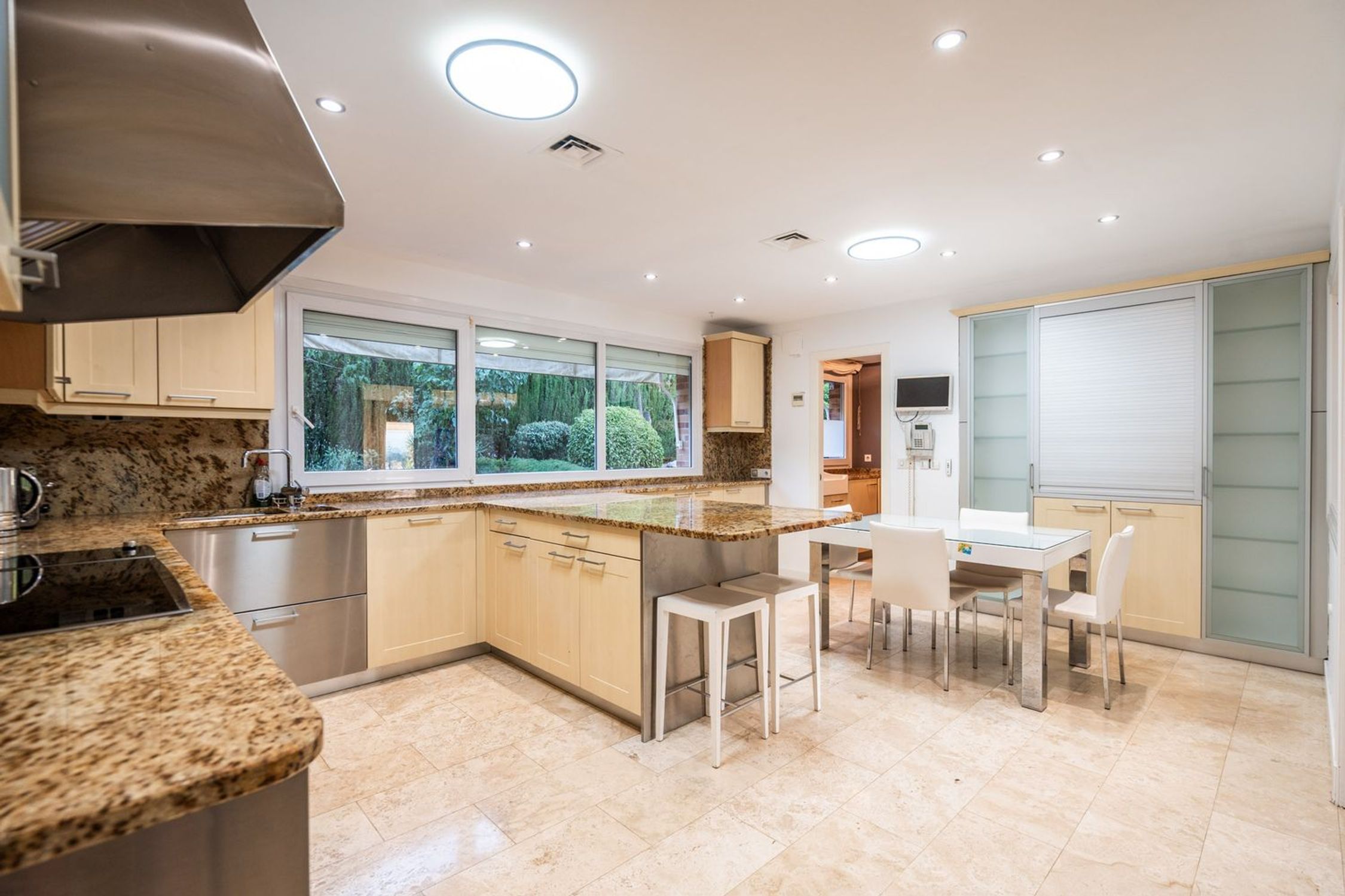 Chalet independiente de 711 m² con piscina en El Pinar-Punta Galea · Las Rozas - imagen 7