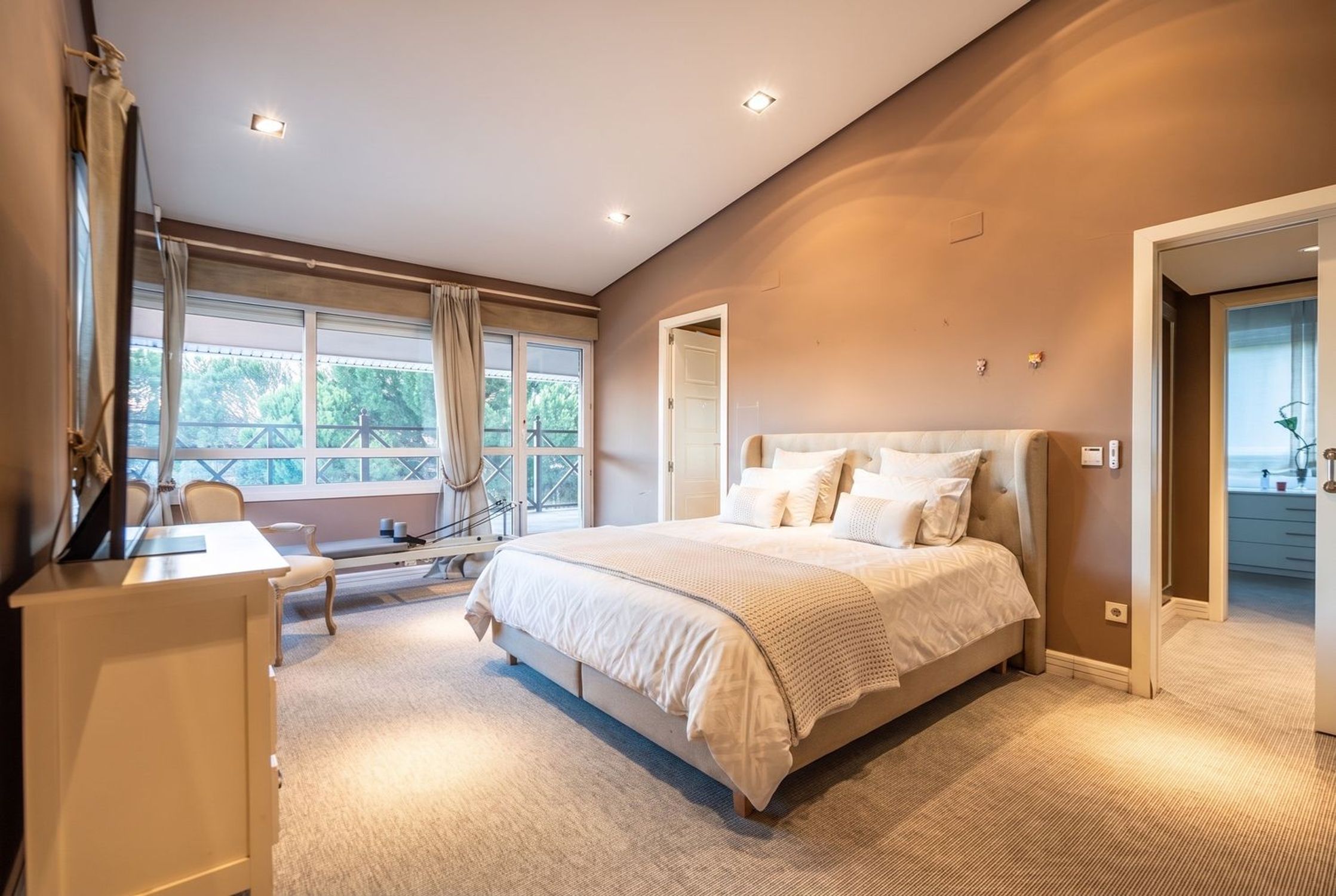 Chalet independiente de 711 m² con piscina en El Pinar-Punta Galea · Las Rozas - imagen 8