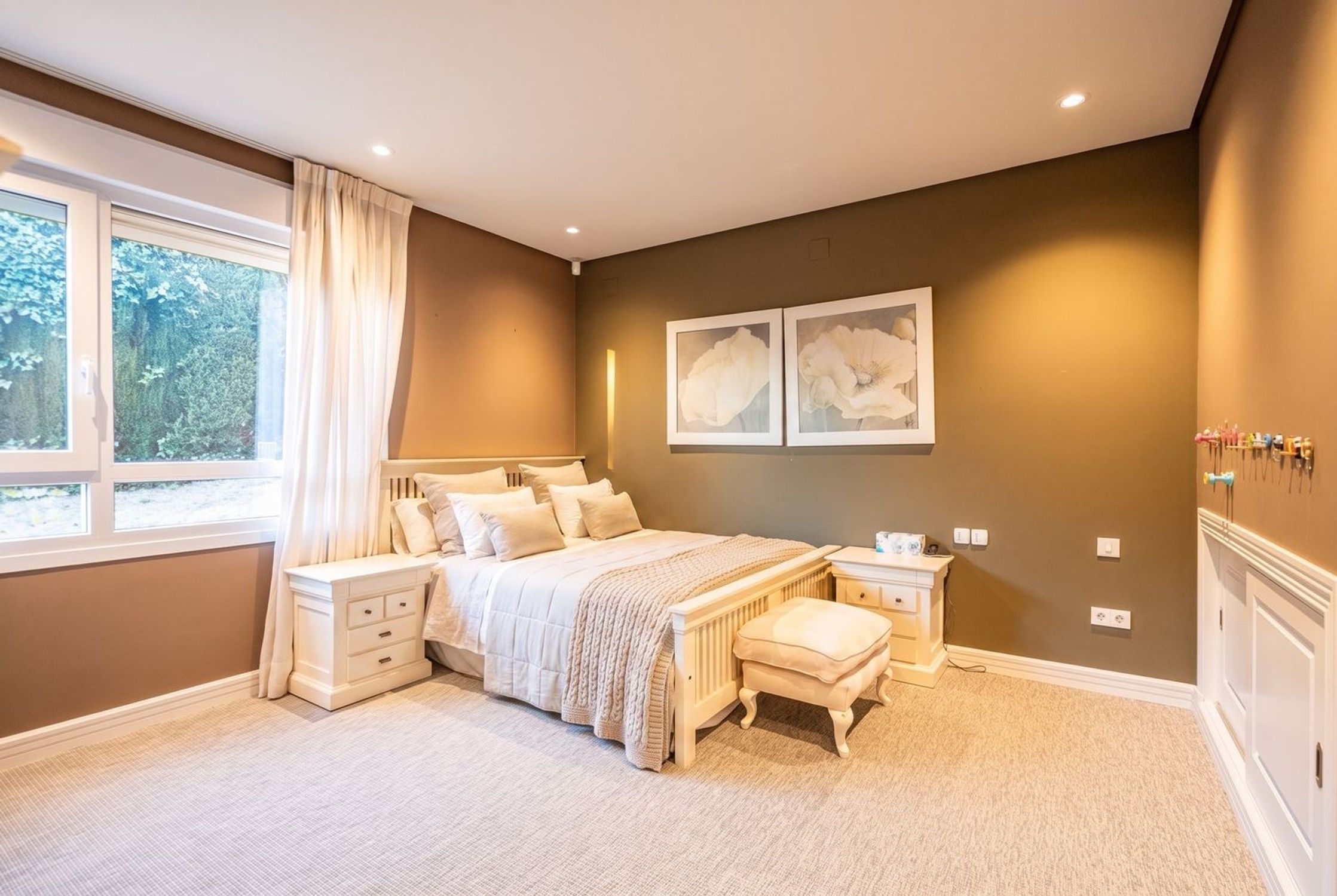 Chalet independiente de 711 m² con piscina en El Pinar-Punta Galea · Las Rozas - imagen 12