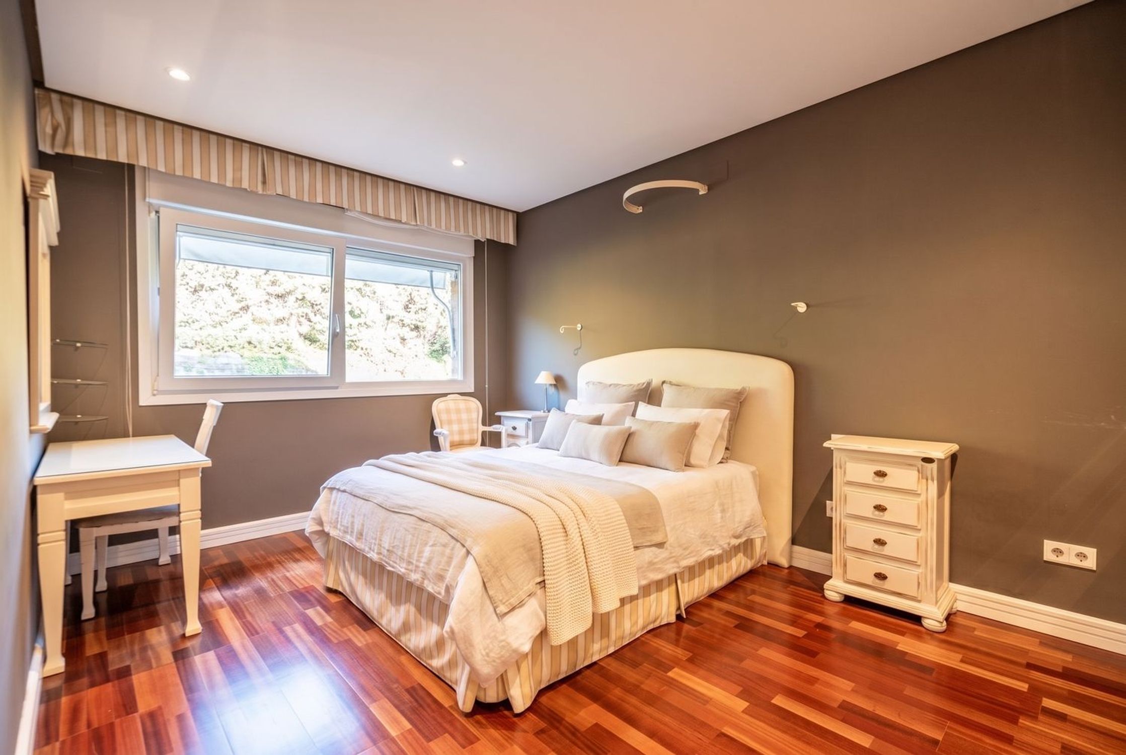 Chalet independiente de 711 m² con piscina en El Pinar-Punta Galea · Las Rozas - imagen 13