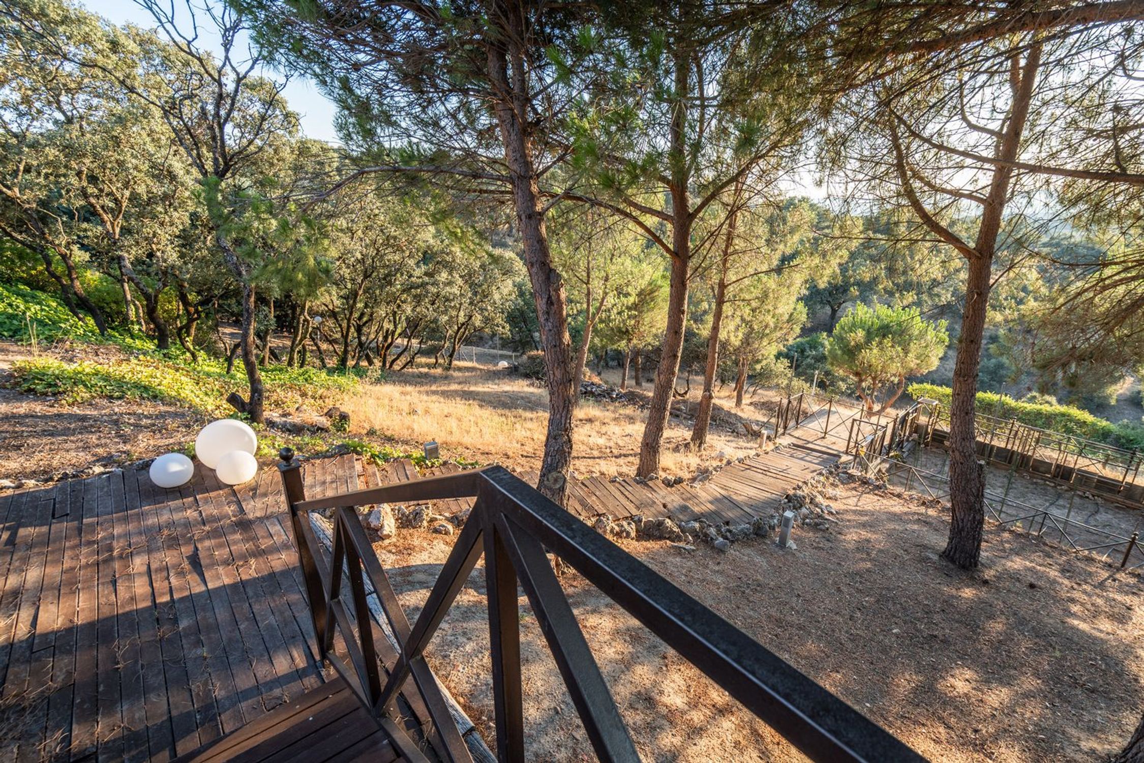 Chalet independiente de 711 m² con piscina en El Pinar-Punta Galea · Las Rozas - imagen 25