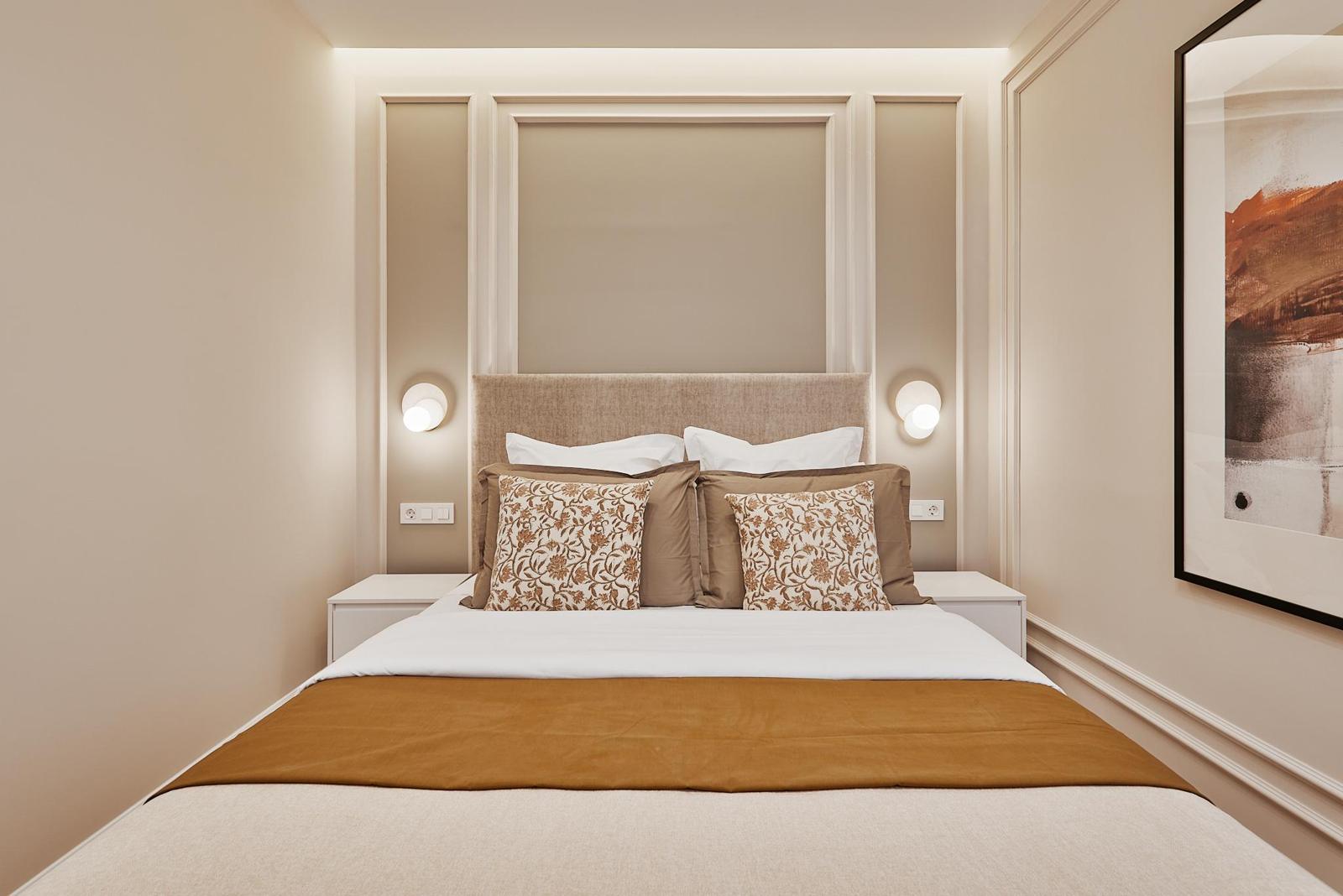 Dormitorio · Ático dúplex con piscina en Leganitos 18, Madrid