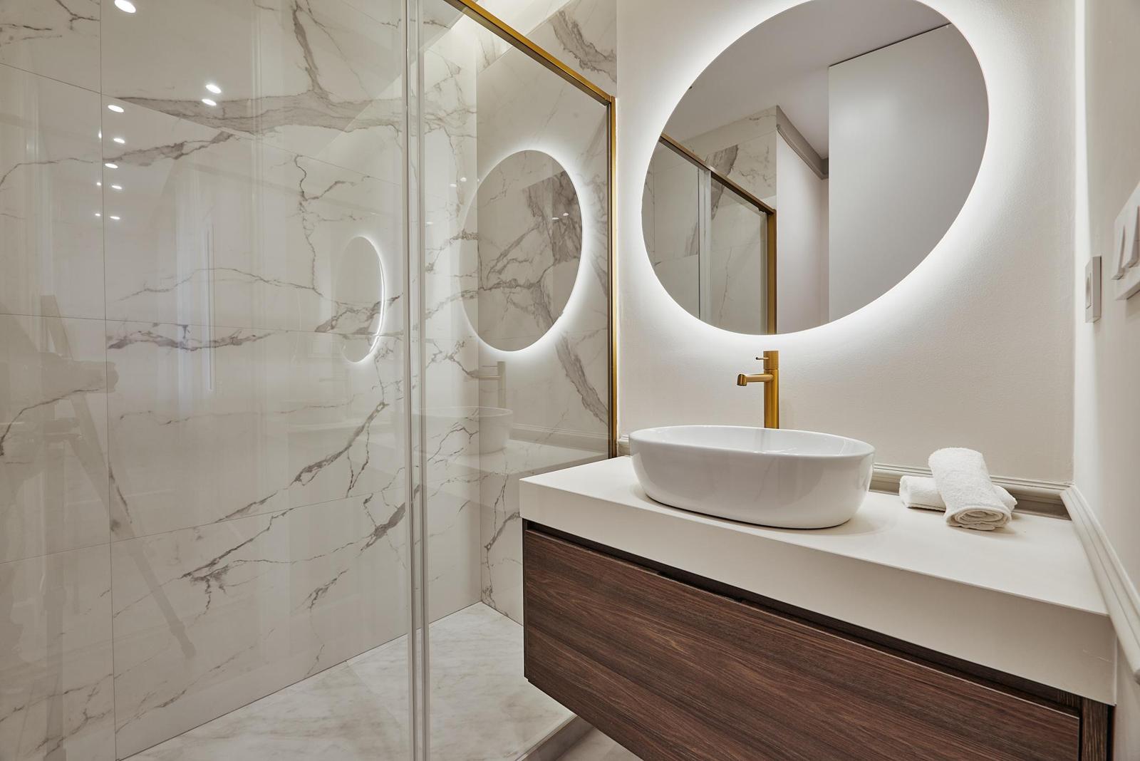 Baño · Ático dúplex con piscina en Leganitos 18, Madrid